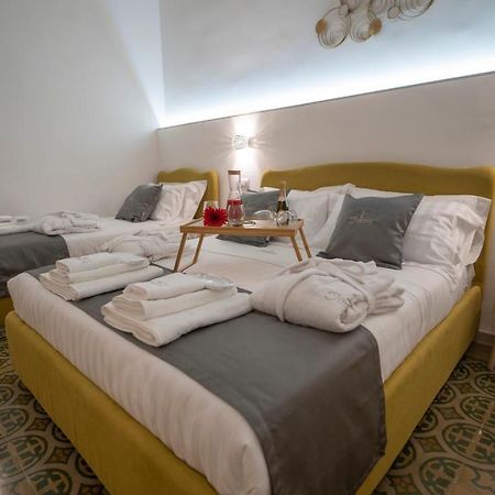 Dimora Fantasia Charme B&B Bari Exteriör bild