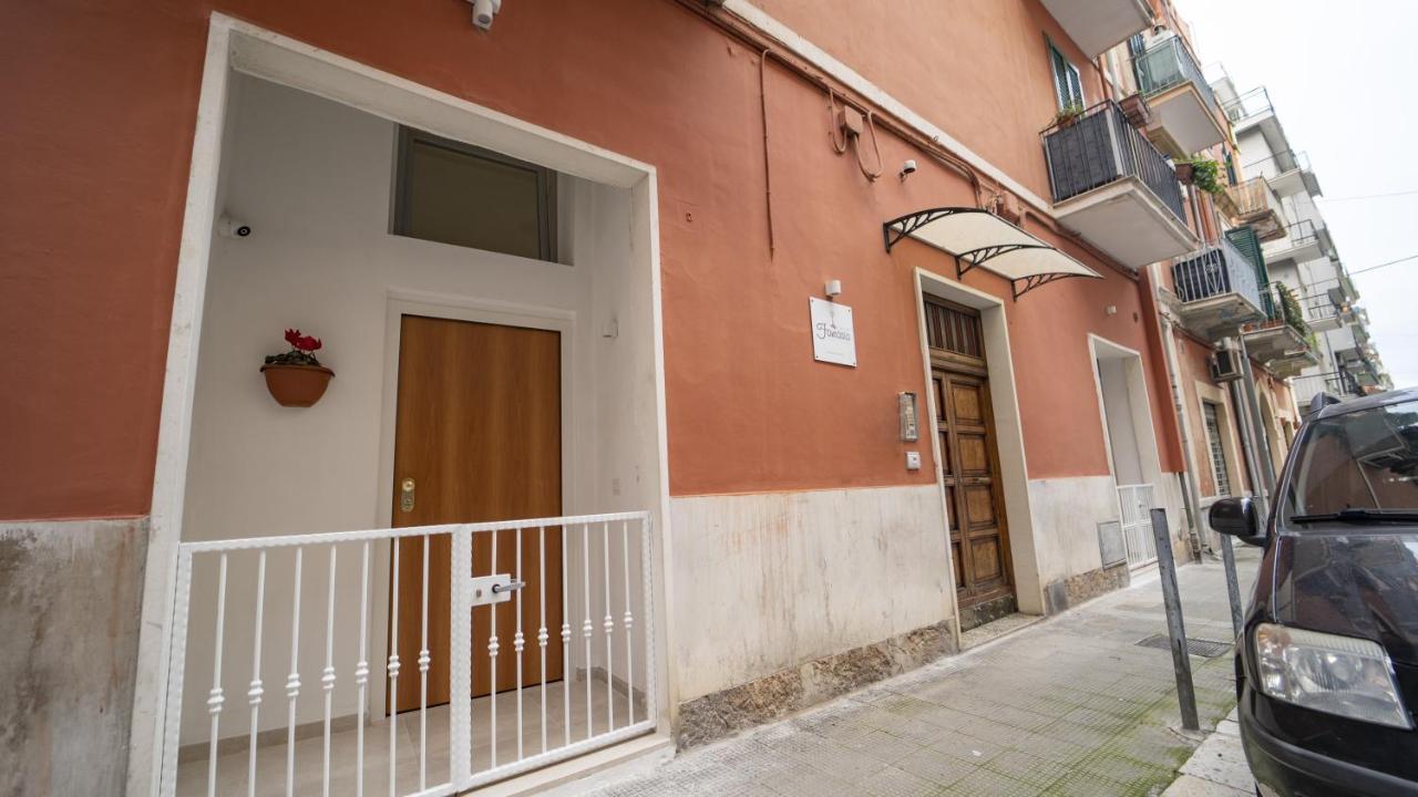 Dimora Fantasia Charme B&B Bari Exteriör bild
