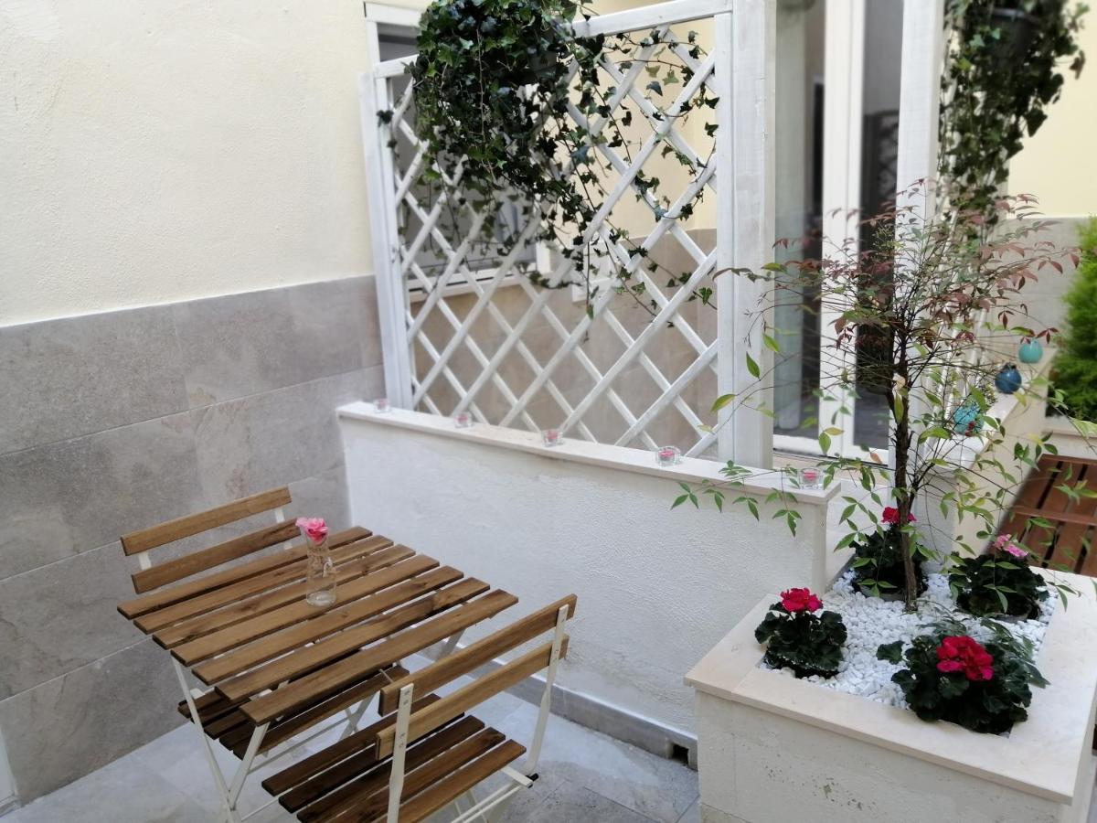 Dimora Fantasia Charme B&B Bari Exteriör bild