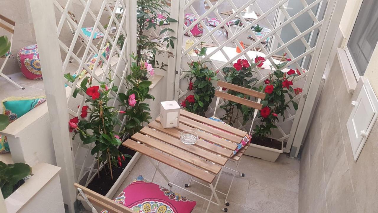 Dimora Fantasia Charme B&B Bari Exteriör bild