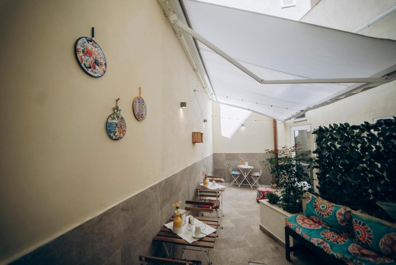 Dimora Fantasia Charme B&B Bari Exteriör bild