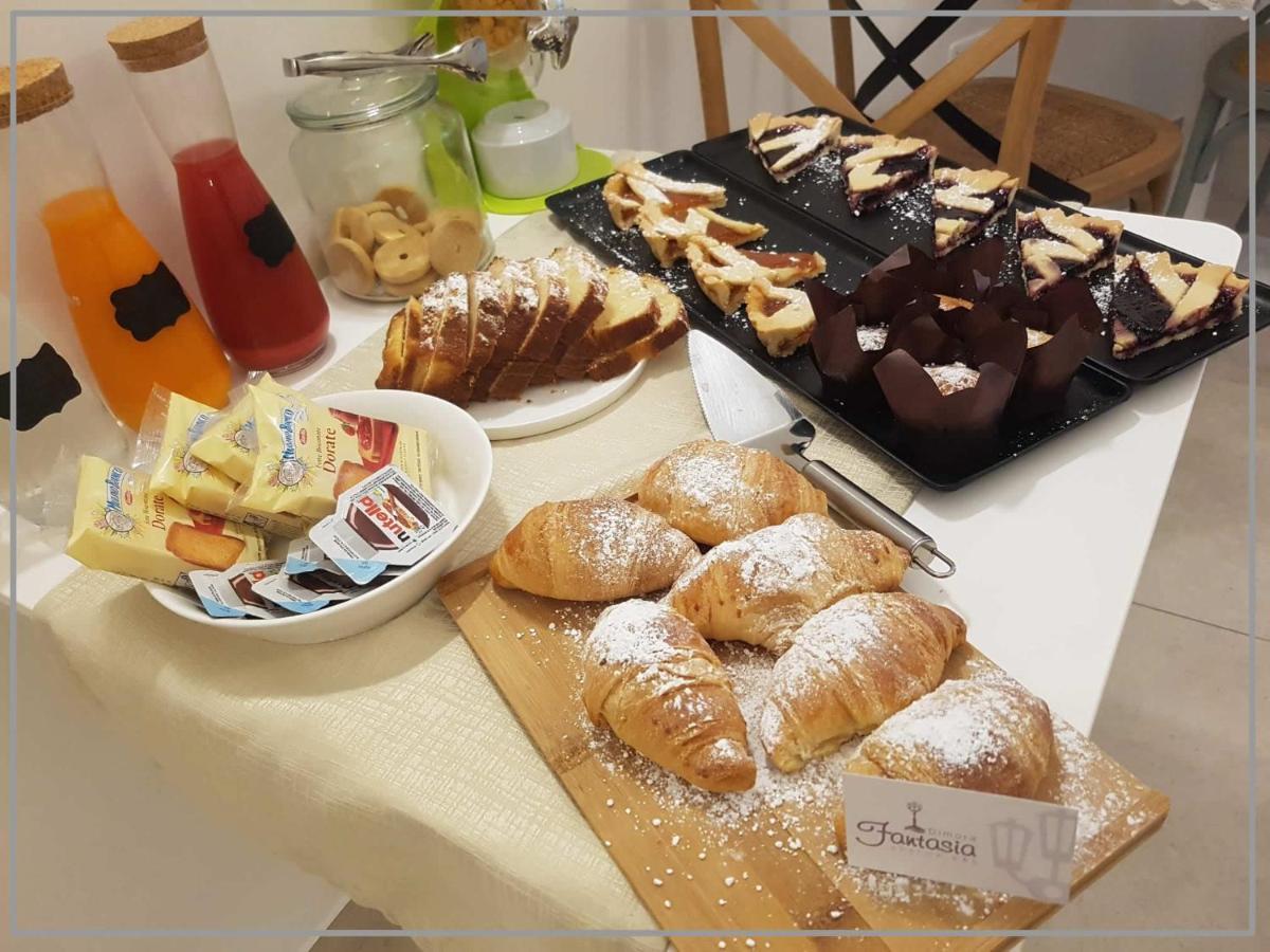 Dimora Fantasia Charme B&B Bari Exteriör bild